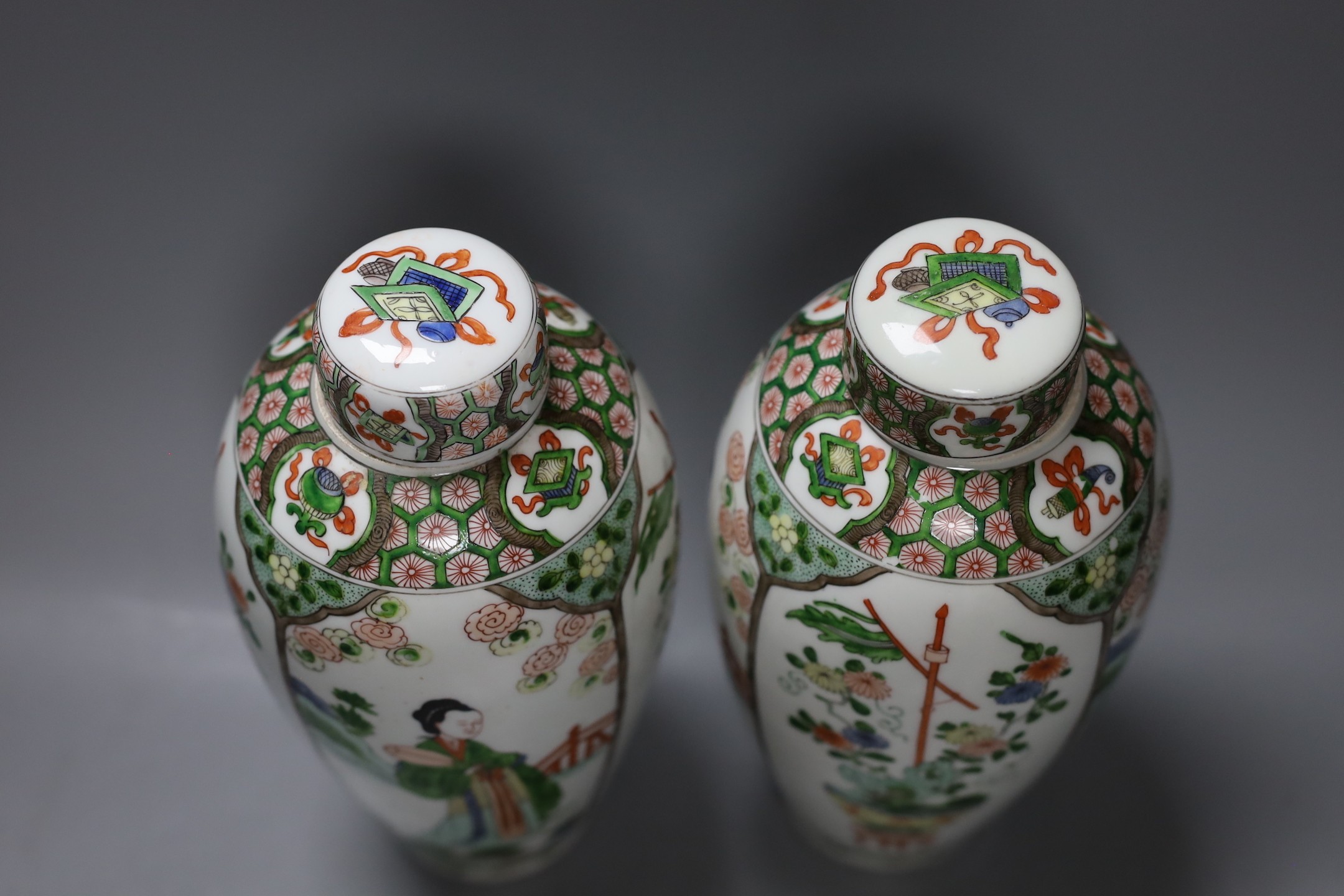 A pair of Sampson Chinese style famille verte vases with covers, 24cm tall